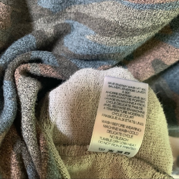 Sundry ~Camo Crop Small Hoodie in Heather Gray - Picture 10 of 12